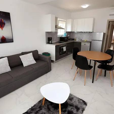 Beautiful 2 Bed Apartman