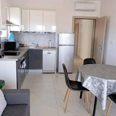 Beautiful 2 Bed Apartman Okrug Gornji