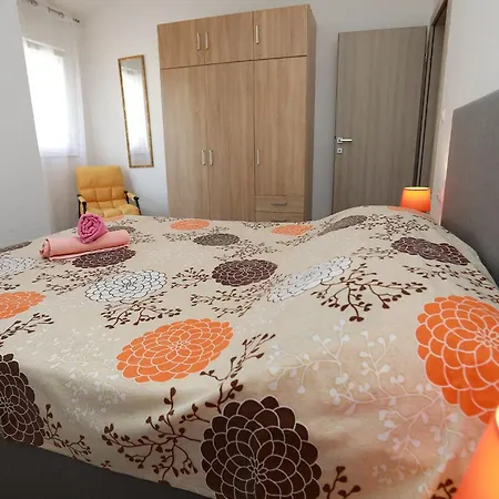 Apartamento Beautiful 2 Bed Okrug Gornji